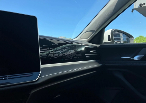Volkswagen Passat cena 215373 przebieg: 5, rok produkcji 2024 z Koszalin małe 379